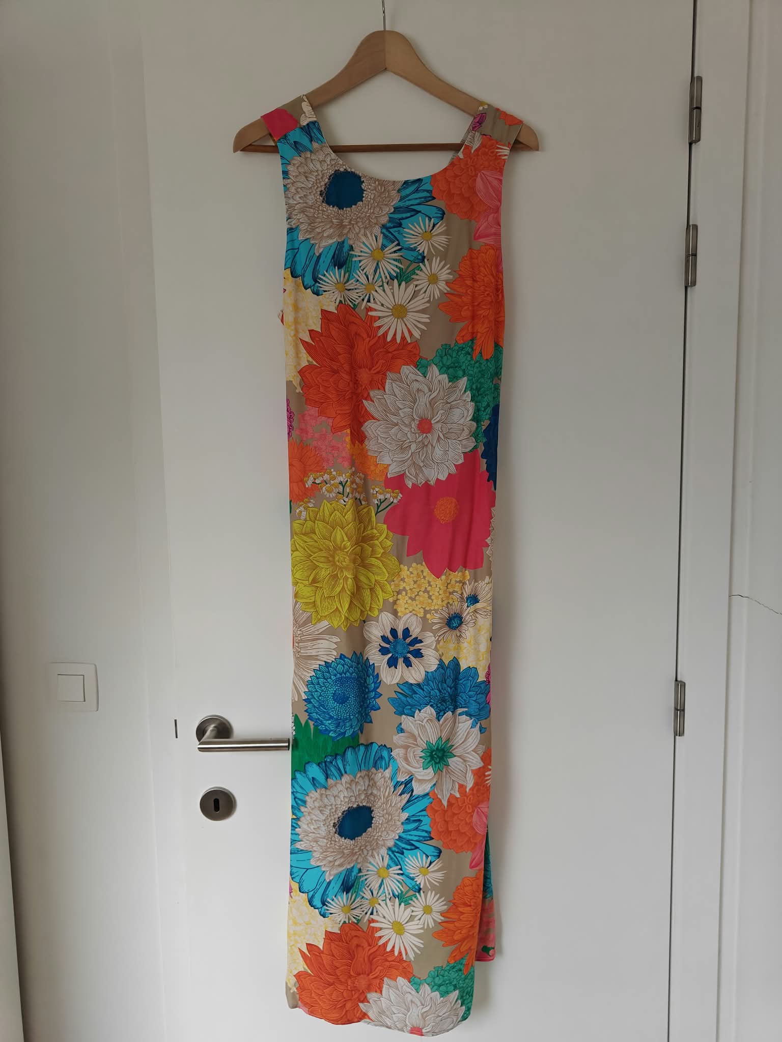 Villago Bold Floral Print Maxi Dress – Sleeveless Multicolour Summer Dress