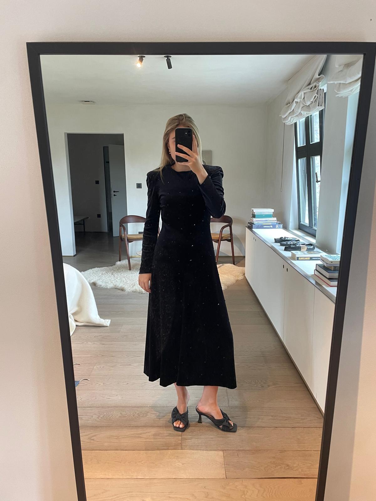 Philosophy di Lorenzo Serafini Black Velvet Sequin Midi Dress