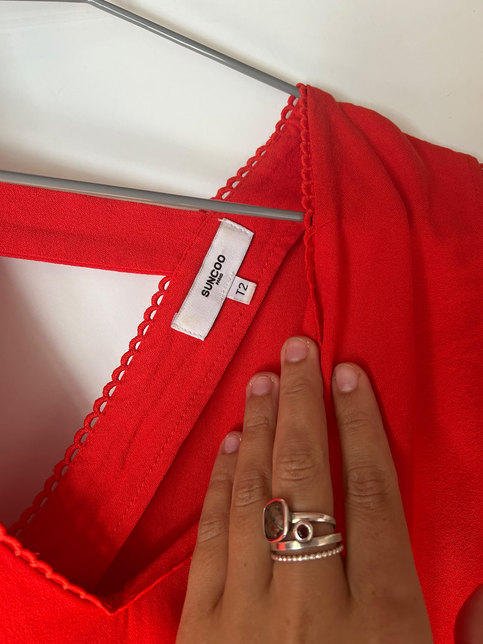 Robe Suncoo Paris rouge avec bordure dentelle et ourlet volants