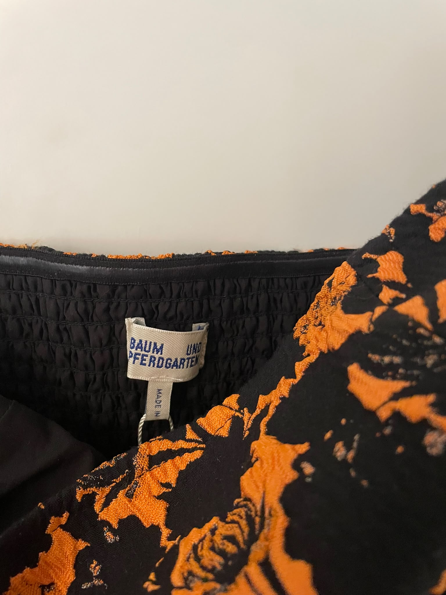 Baum und Pferdgarten Strapless Mini Dress – Orange & Black Floral