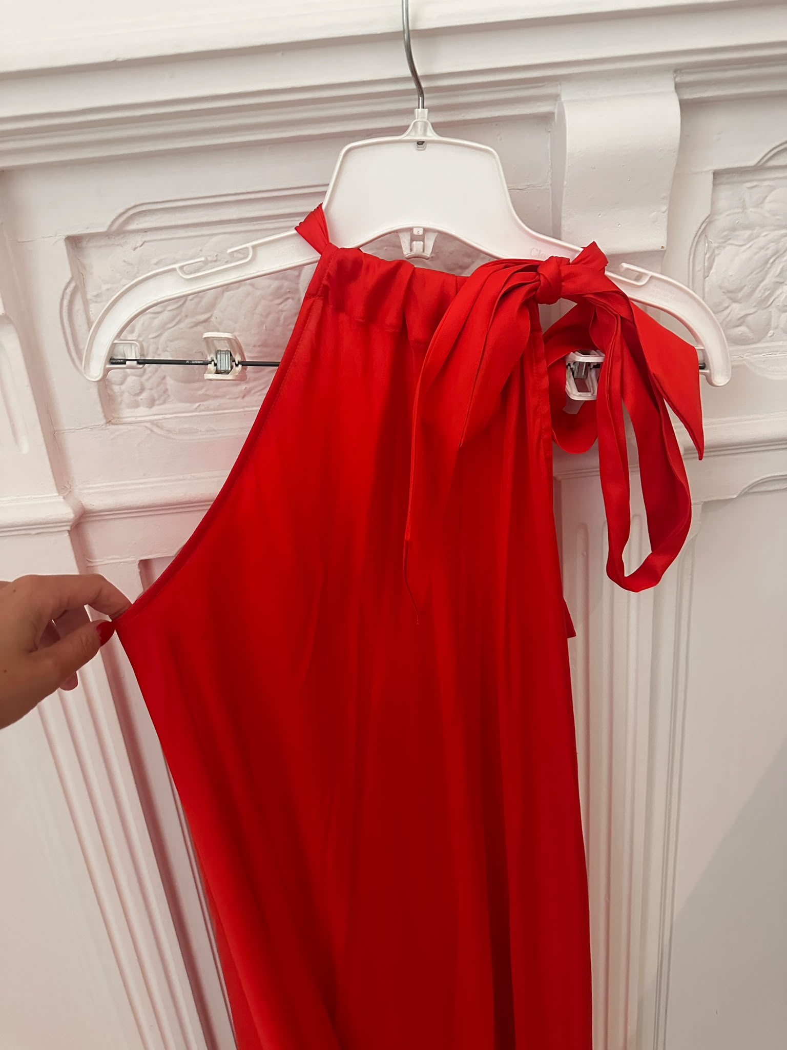 Robe maxi rouge à encolure licou